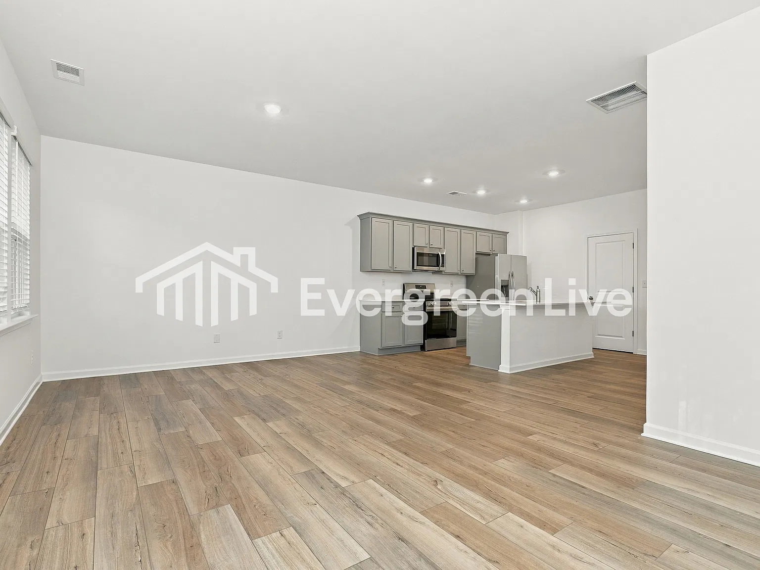 3 bed, 2.0 bath, 1274 sqft, $1,945 — Photo 3