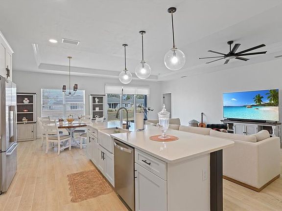 5th image of 1054 SW 67th St