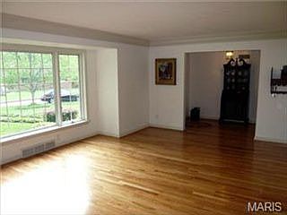 4th image of 1327 Kendon Dr