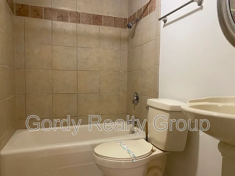 2057 Gay Ave — Photo 6