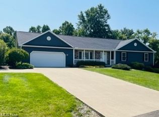 2510 Stone Creek Cir, Zanesville, OH 43701