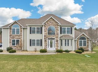 18 Senter Farm Rd, Hudson, NH 03051