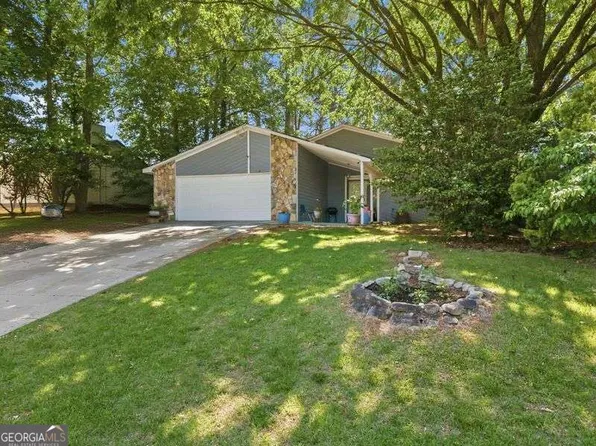 1462 Country Downs Dr, Norcross, GA 30093