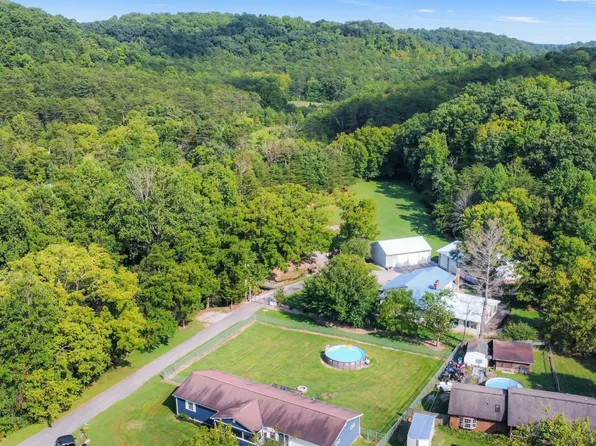 107 Massey Ln, Caryville, TN 37714