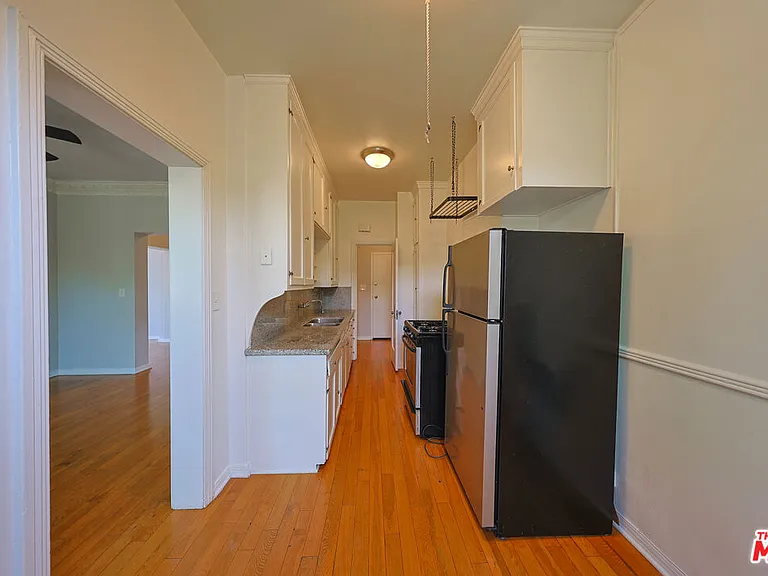 1314 N Hayworth Ave #303 — Photo 7