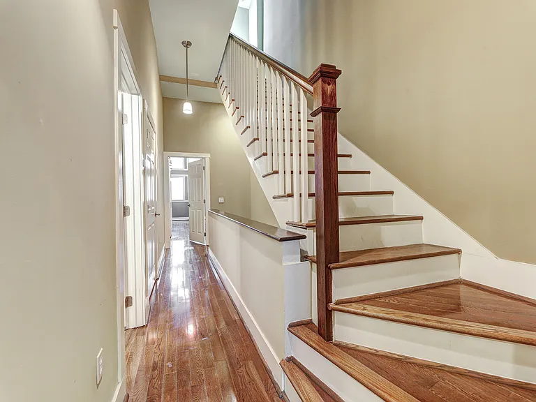 1724 Fleet St — Photo 13