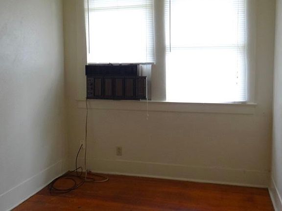 4th image of 2435 Neches St