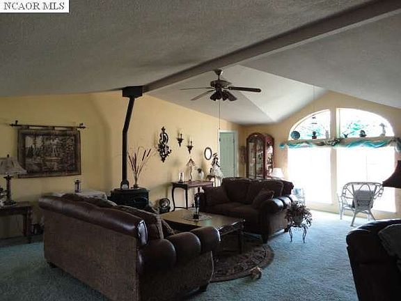 4th image of 7780 Walsh Ln