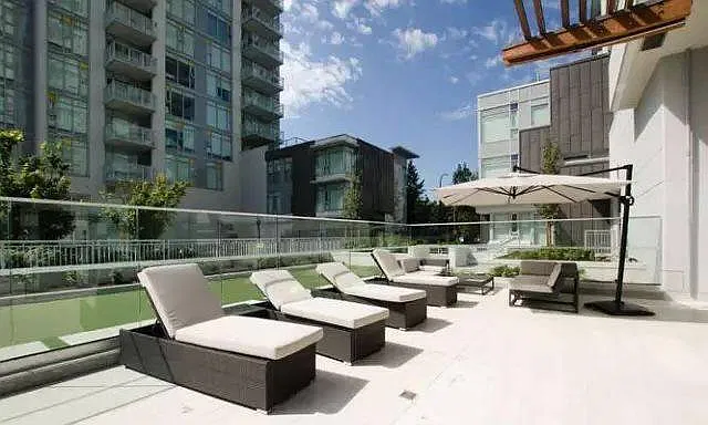 3 bed, 2.5 bath, 1566 sqft, $5,200 — Photo 1