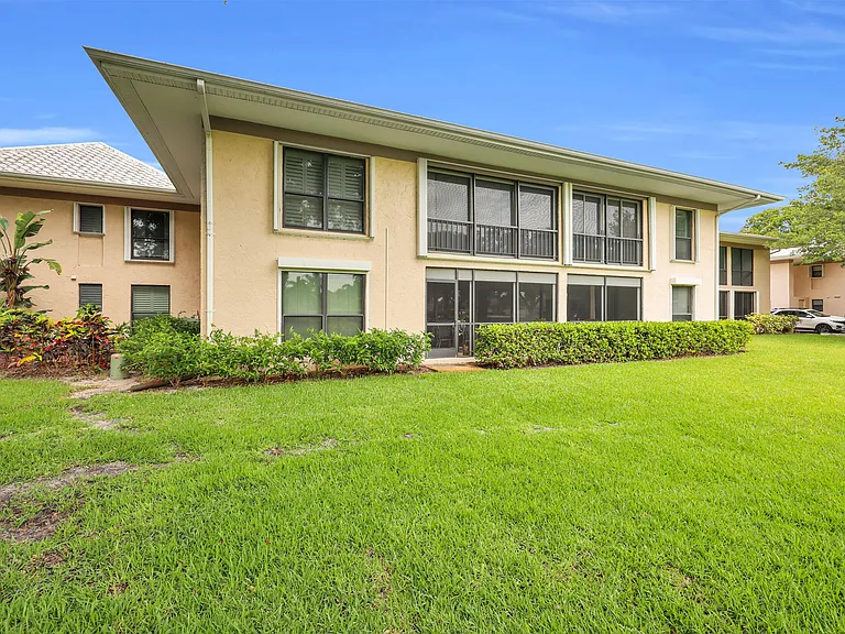10 SE Turtle Creek Dr #B — Photo 2