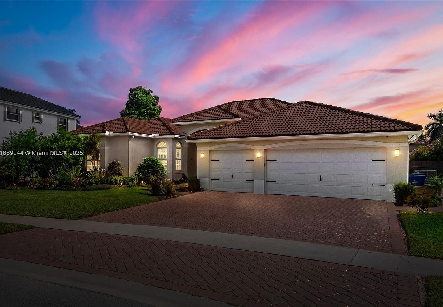 ミラコスタ Orlando Watch Company | Shop