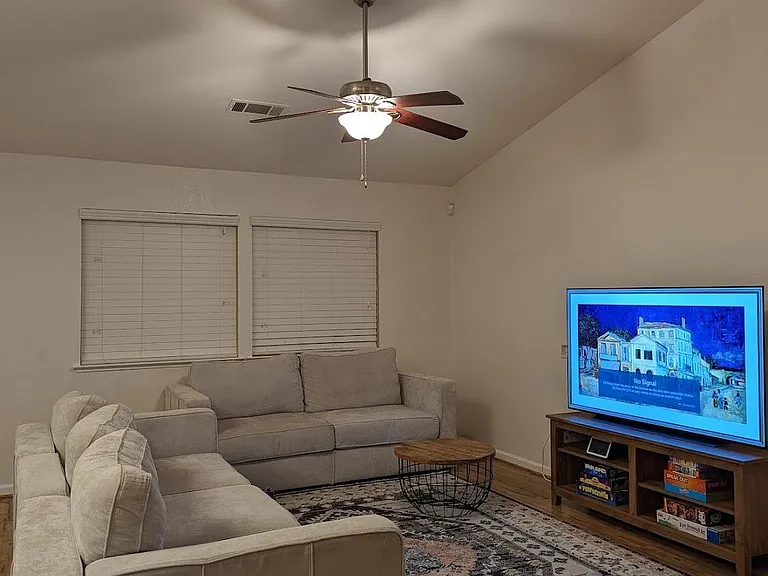 2507 W Elm St — Photo 3