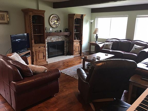 3rd image of 251 Armstrong Dr