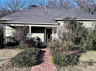 513 E Worth St, Grapevine, TX 76051