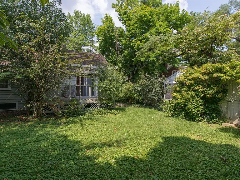 321 S Eastside Dr — Photo 9