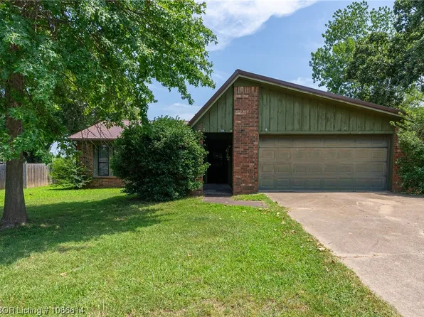 704 Melba Denton Ln, Sallisaw, OK 74955