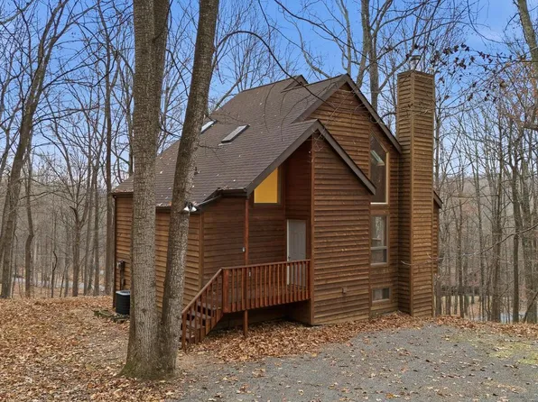 16 S Gopher Trl, Berkeley Springs, WV 25411