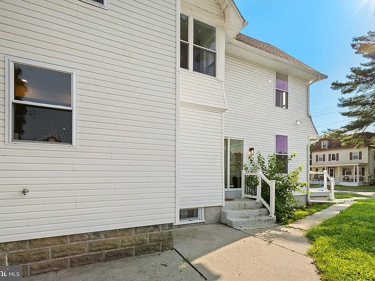 118 Turner St — Photo 41