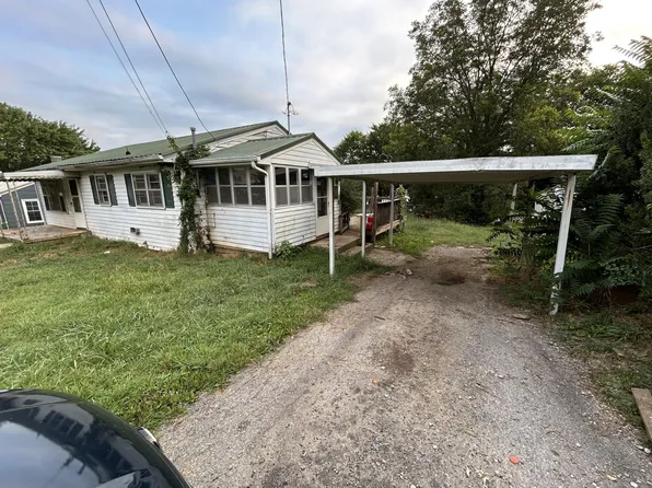 704 7th St, Newport, TN 37821