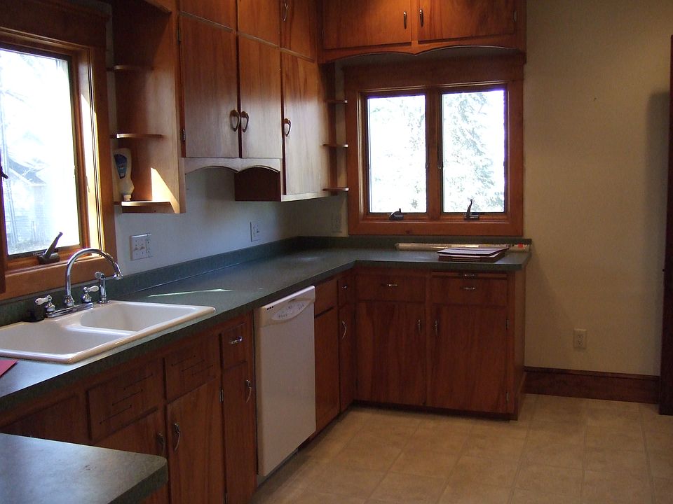 2nd image of 212 Clark St