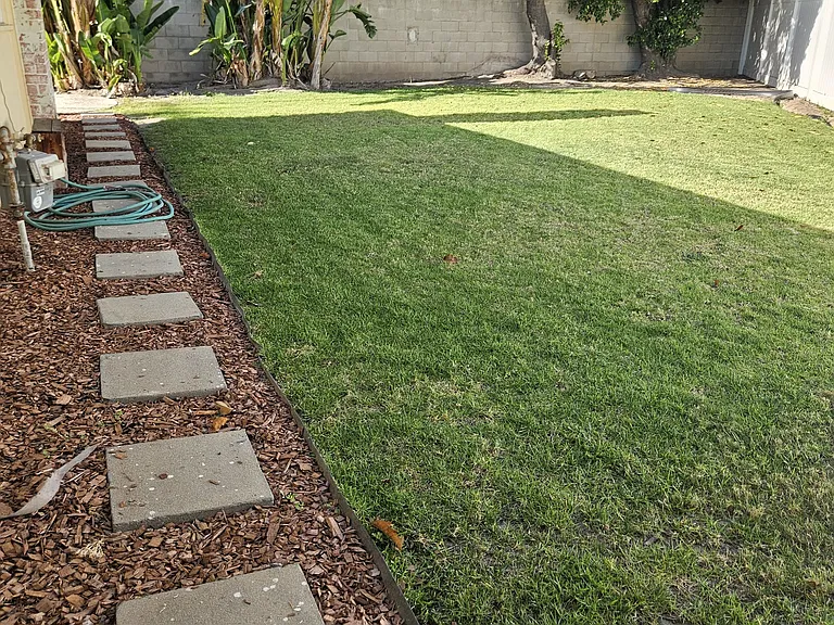 743 W Eugene Pl — Photo 2