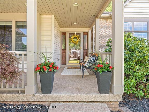 2nd image of 746 Laurelwood Dr
