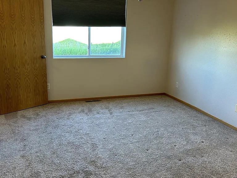 3240 E Capitol Ave — Photo 20