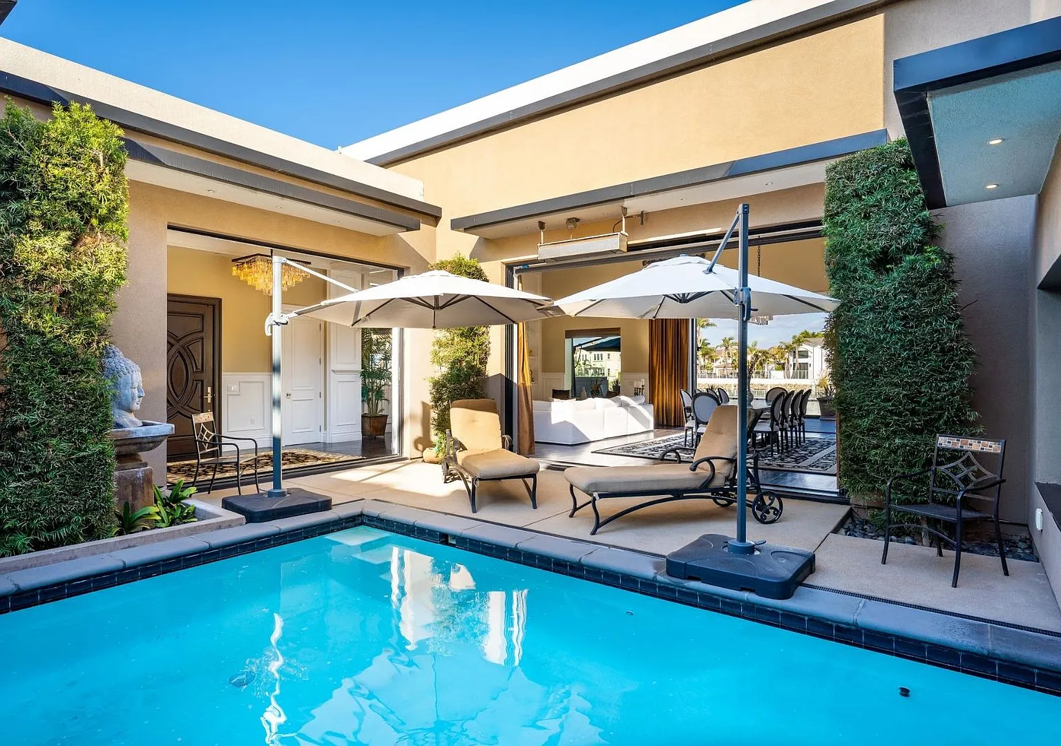 Oxnard | Waterfront | 3 Bed + 3.5 Bath | Fully Furnished | 4490 Eastbourne Bay — Photo 1