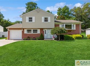 41 Erik Dr, Fords, NJ 08863