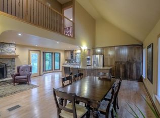 8920 Lochkirk Dr, Lees Summit, MO 64064