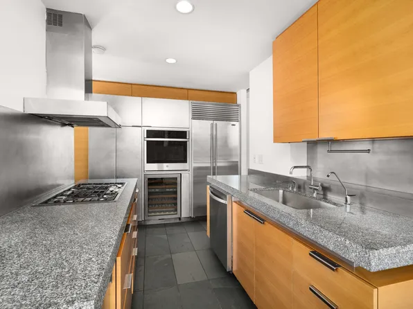 300 East 85th Street image 5 of 8