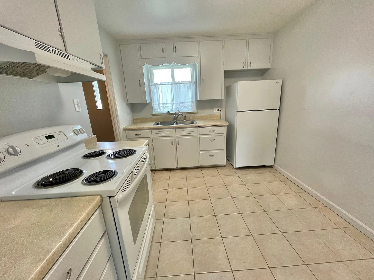 2 bed, 912 sqft, $1,400 — Photo 4