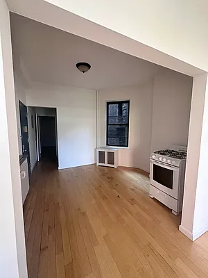 Rented by Urban Real Estate Property Group Inc | media 2