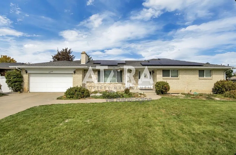 4 bed, 3.0 bath, 3100 sqft, $2,990 — Photo 1