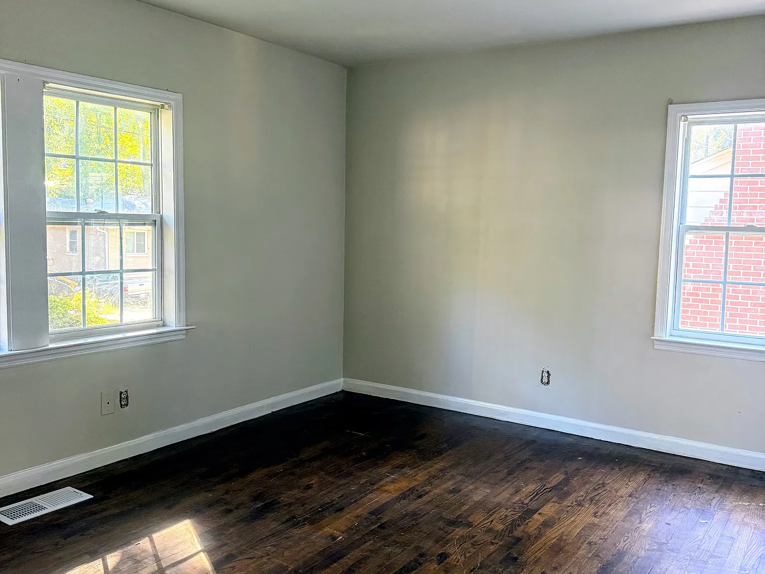 3 bed, 1099 sqft, $1,977 — Photo 3