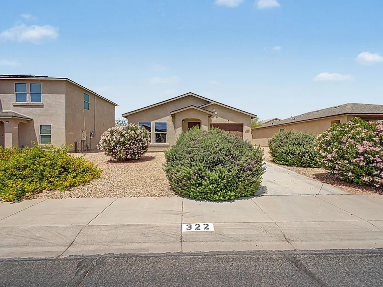 322 E Watson Pl — Photo 2