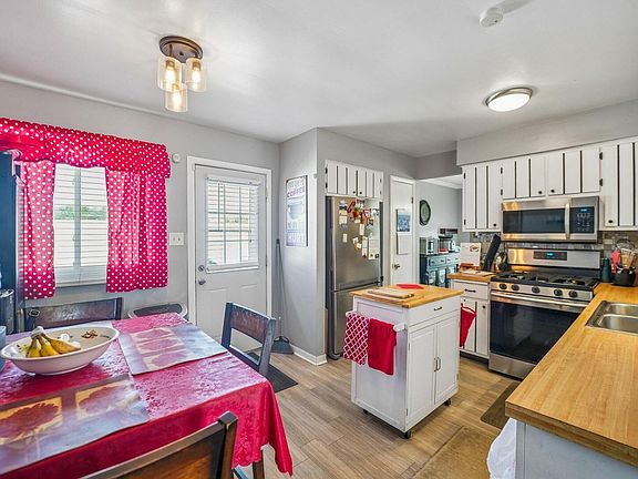 5th image of 17808 Hickory St