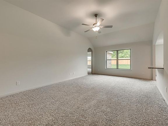 5th image of 923 1st Dr