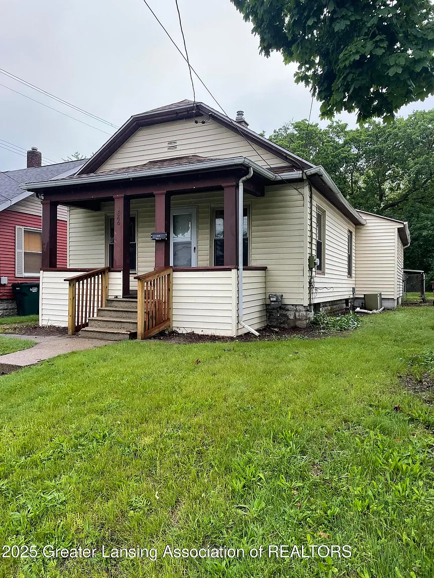 1846 Davis Ave photo 1