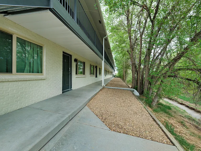 Lamar — Photo 13