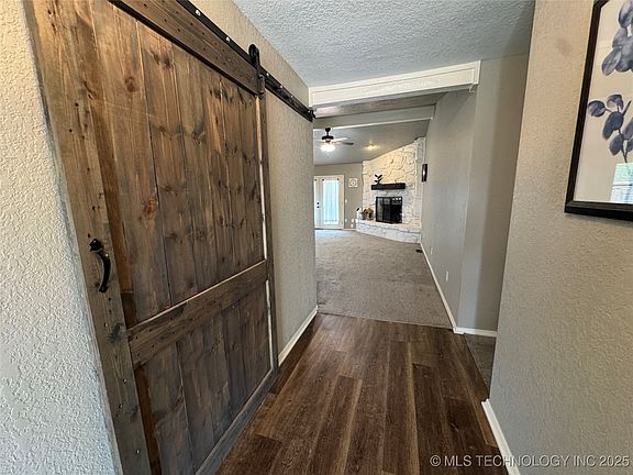 5th image of 819 N Boyd Cir