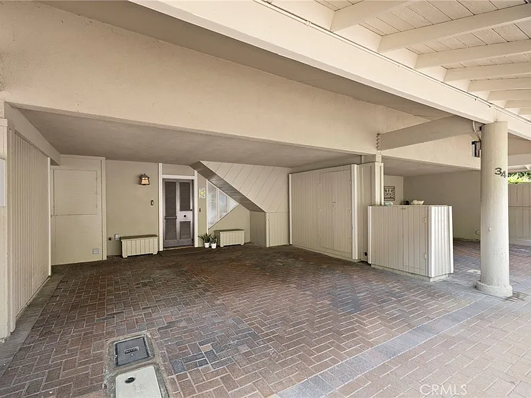 34 Blue Lagoon — Photo 2