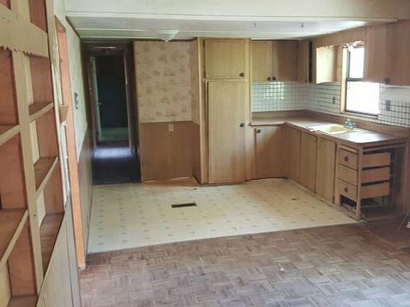 3rd image of 228 Camino Tres SW