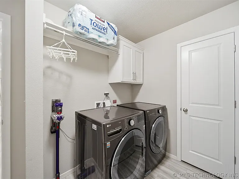 3583 E 144th Pl S — Photo 16