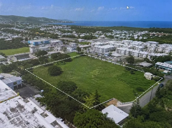 Veve Calzada #J-17, Fajardo, PR 00738