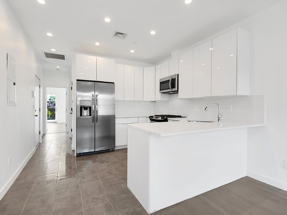 1st image of 112 President St #3