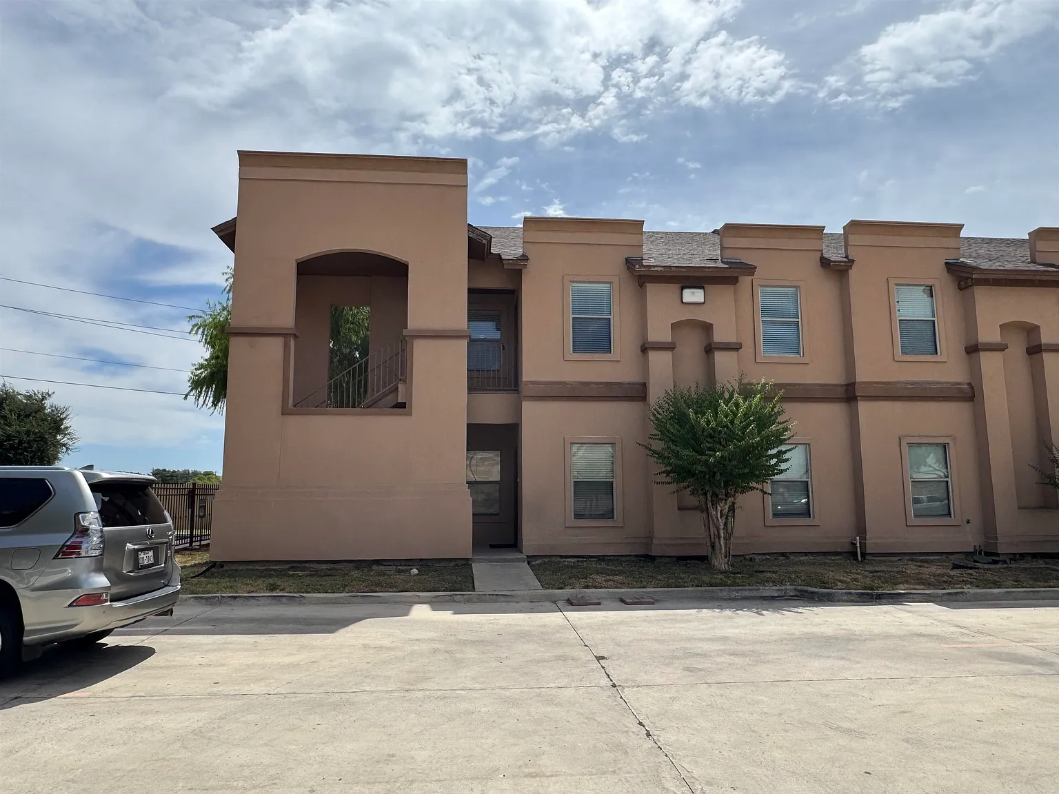 3 bed, 2.0 bath, 1265 sqft, $1,400 — Photo 2