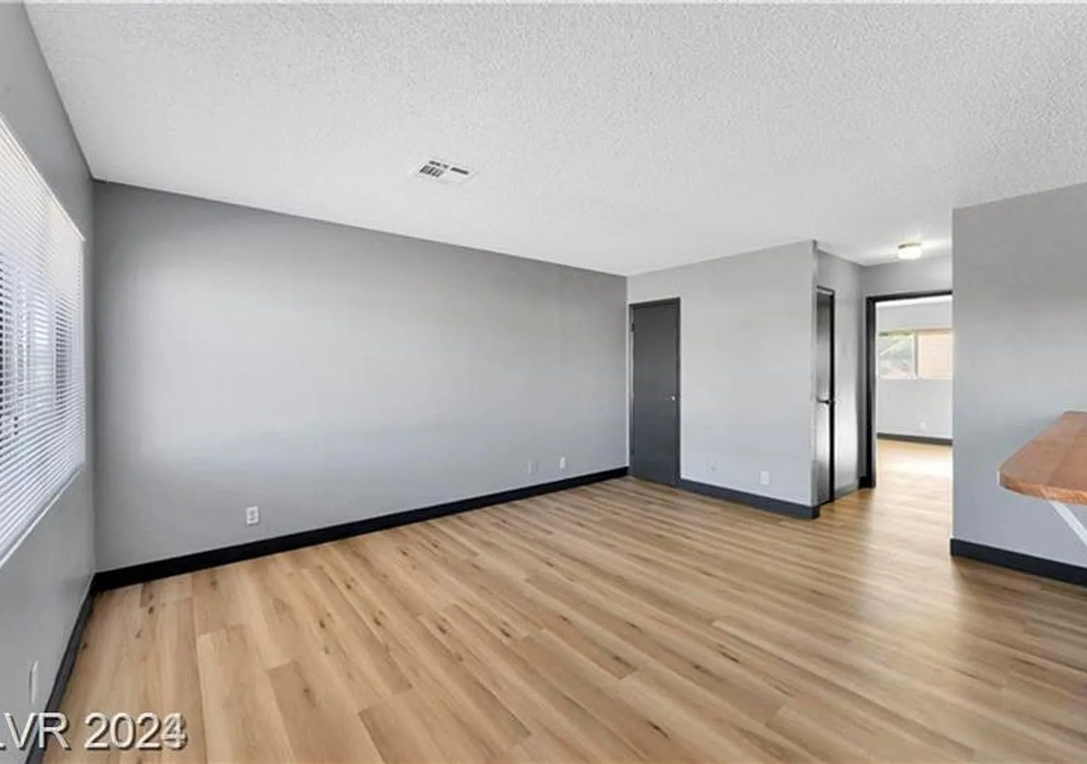 Remodeled 2-Bedroom Upstairs Unit Move-In Ready! — Photo 3