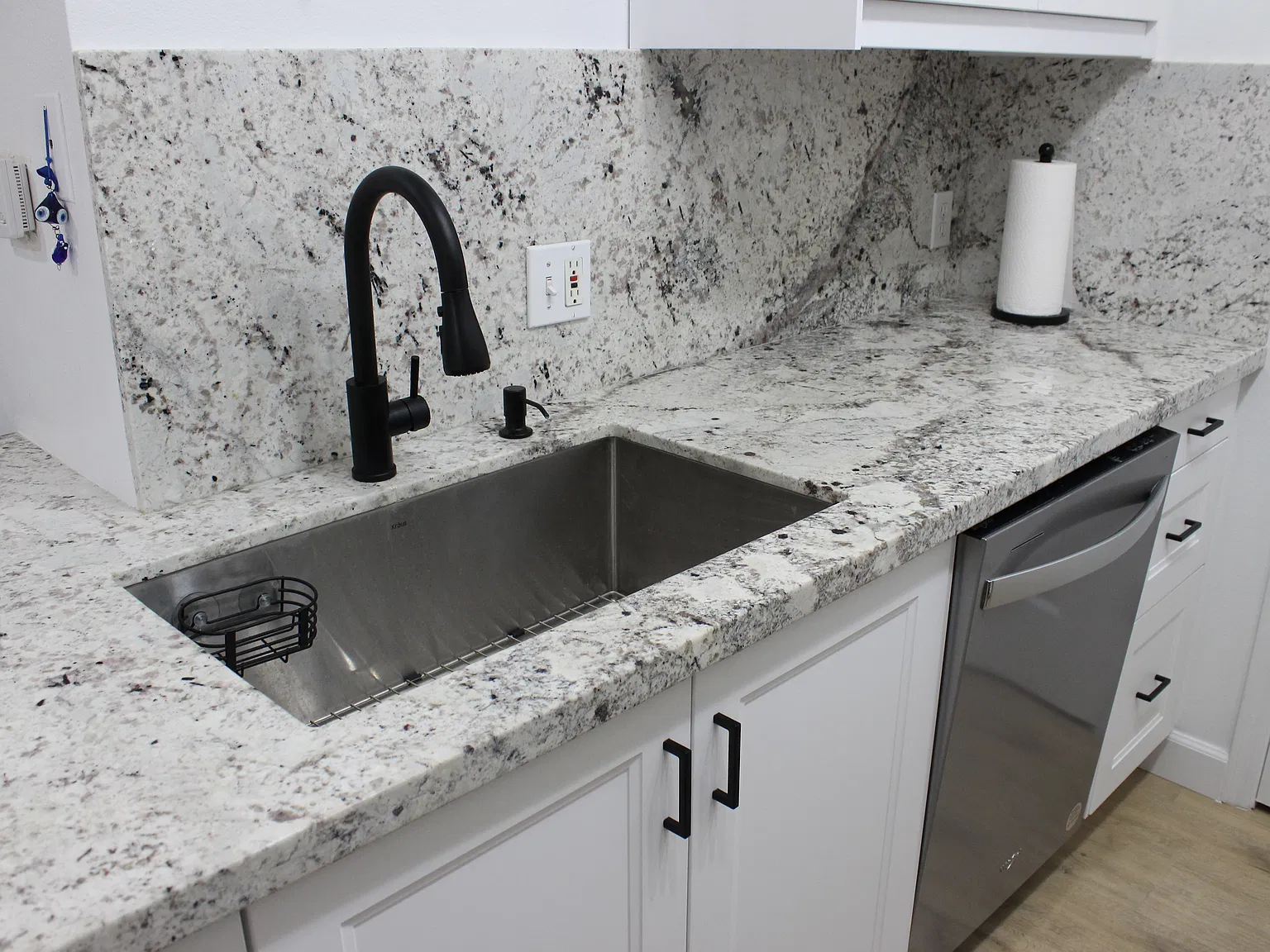 1 bed, 707 sqft, $2,100 — Photo 4