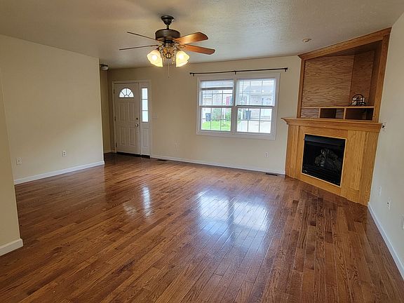 4th image of 134 Donna Ave